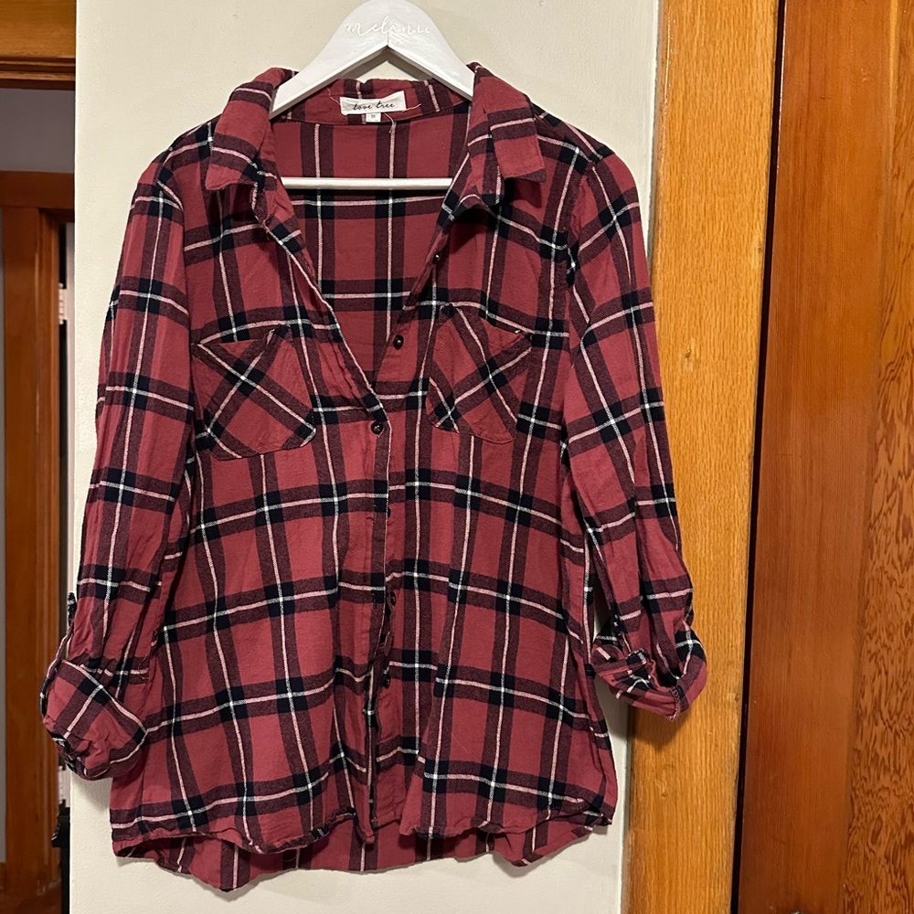 Boutique Flannel. Says 3x but fits like Large!